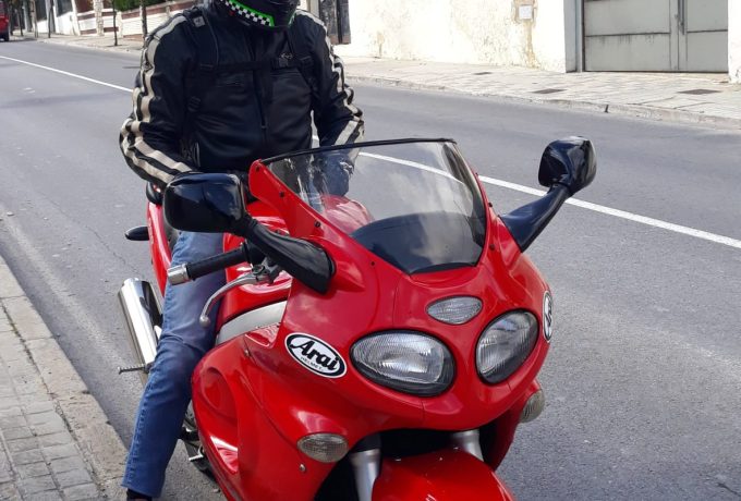 Hoy estoy saliendo con mi moto. La DGT quiere cuidarte, eres más útil vivo que muerto.