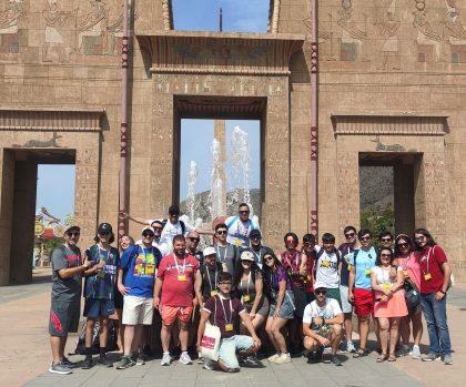 La primera edición del “Terra Mítica Day” reúne a una treintena de fans del parque en una jornada llena de risas y diversión