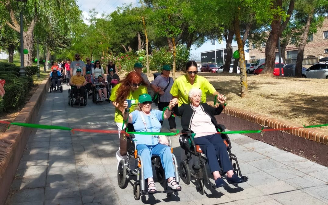 Celebrada la Marcha Solidaria Inclusiva “Kilómetro estelar” en Navalcarnero a favor de los supervivientes de cáncer