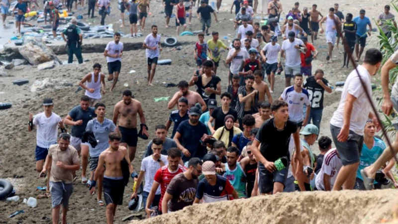 Ceuta refuerza la seguridad con apoyo del Ejército tras una nueva entrada masiva de migrantes desde Marruecos