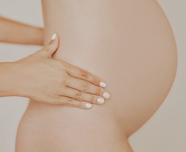 Confort mamá, el tratamiento corporal que acompaña a las futuras mamás cuando más lo necesitan