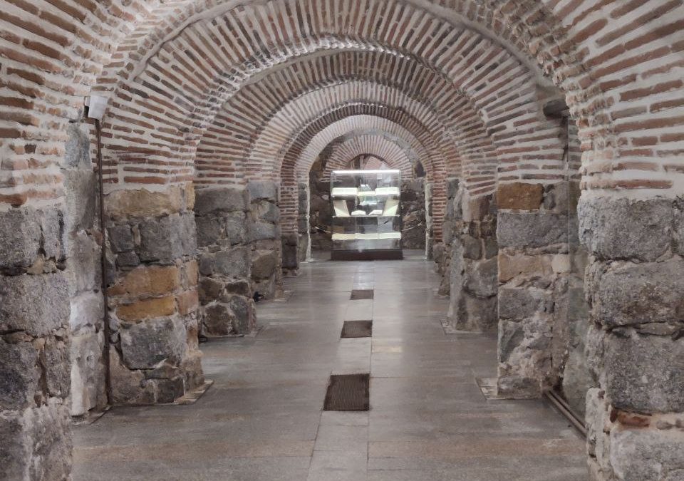 Donde Ávila baja la voz