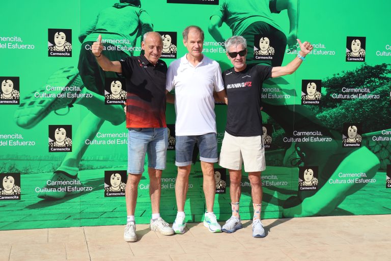 Novelda recibe oficialmente a Abel Antón, Martín Fiz y Fermín Cacho en el marco de la XXXVIII Subida al Santuario