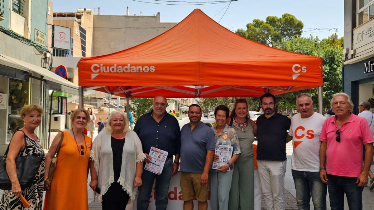 Pepe Poveda reúne a Ciudadanos en Elda en una nueva jornada de escucha activa respaldada por la coordinadora autonómica Araceli De Moya