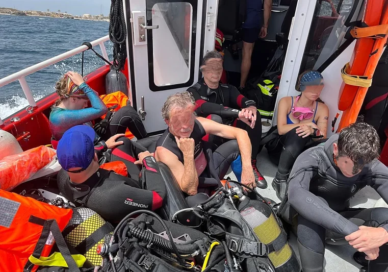 Rescatan a 11 personas tras un hundimiento en Tabarca