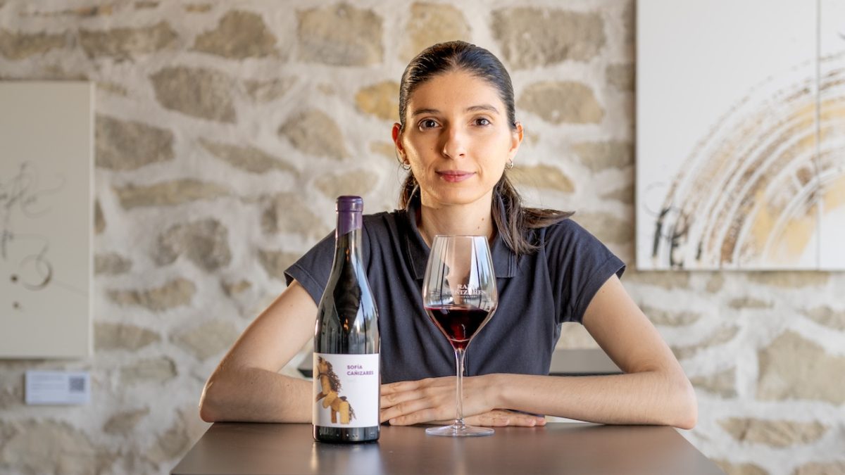 La joven enóloga Sofía Cañizares sitúa un vino de Salinas como el mejor puntuado de la Comunidad Valenciana en Decanter 2026
