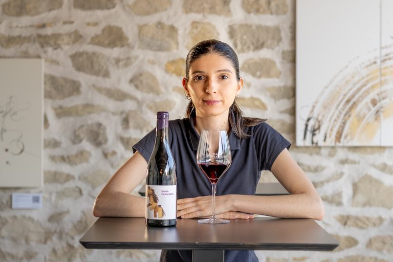 La joven enóloga Sofía Cañizares sitúa un vino de Salinas como el mejor puntuado de la Comunidad Valenciana en Decanter 2026