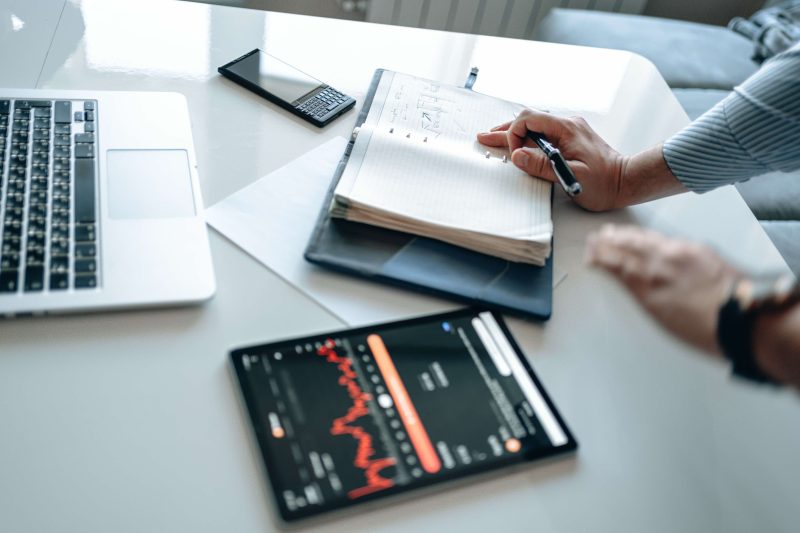 Asesor financiero vs banca privada: ¿qué modelo conviene a tu patrimonio?