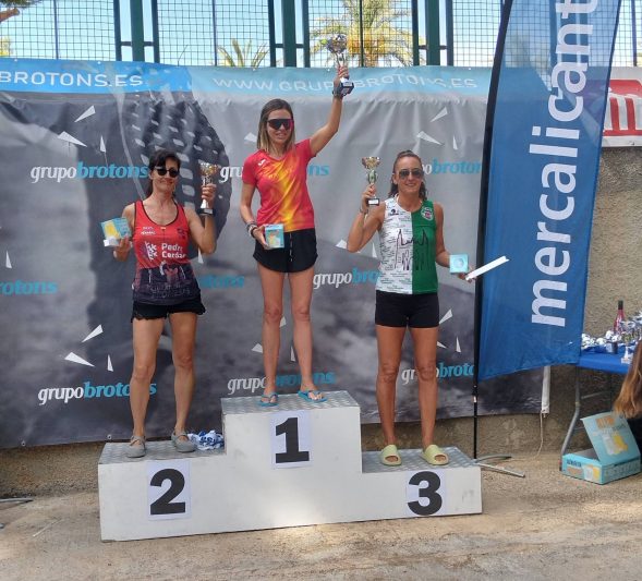 El Club Atlético Novelda Carmencita conquista tres podios absolutos y más de una docena por categorías