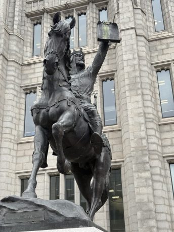 Tantas veces delante de Robert de Bruce y nunca me había parado a mirar de verdad