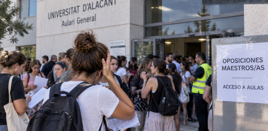Caos en las oposiciones de maestros en Alicante: retrasos de hora y media