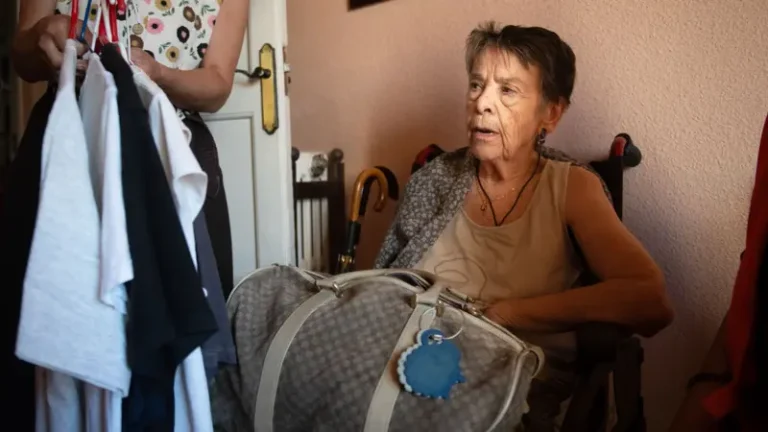 Desahucian a Maricarmen a los 87 años tras vivir siete décadas en su casa de Madrid