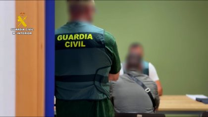 Detenidas dos personas por retener y agredir a un hombre para robarle cerca de 20.000 euros en joyas, dinero y criptomonedas en Alicante