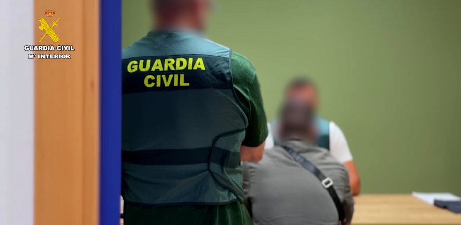 Detenidas dos personas por retener y agredir a un hombre para robarle cerca de 20.000 euros en joyas, dinero y criptomonedas en Alicante