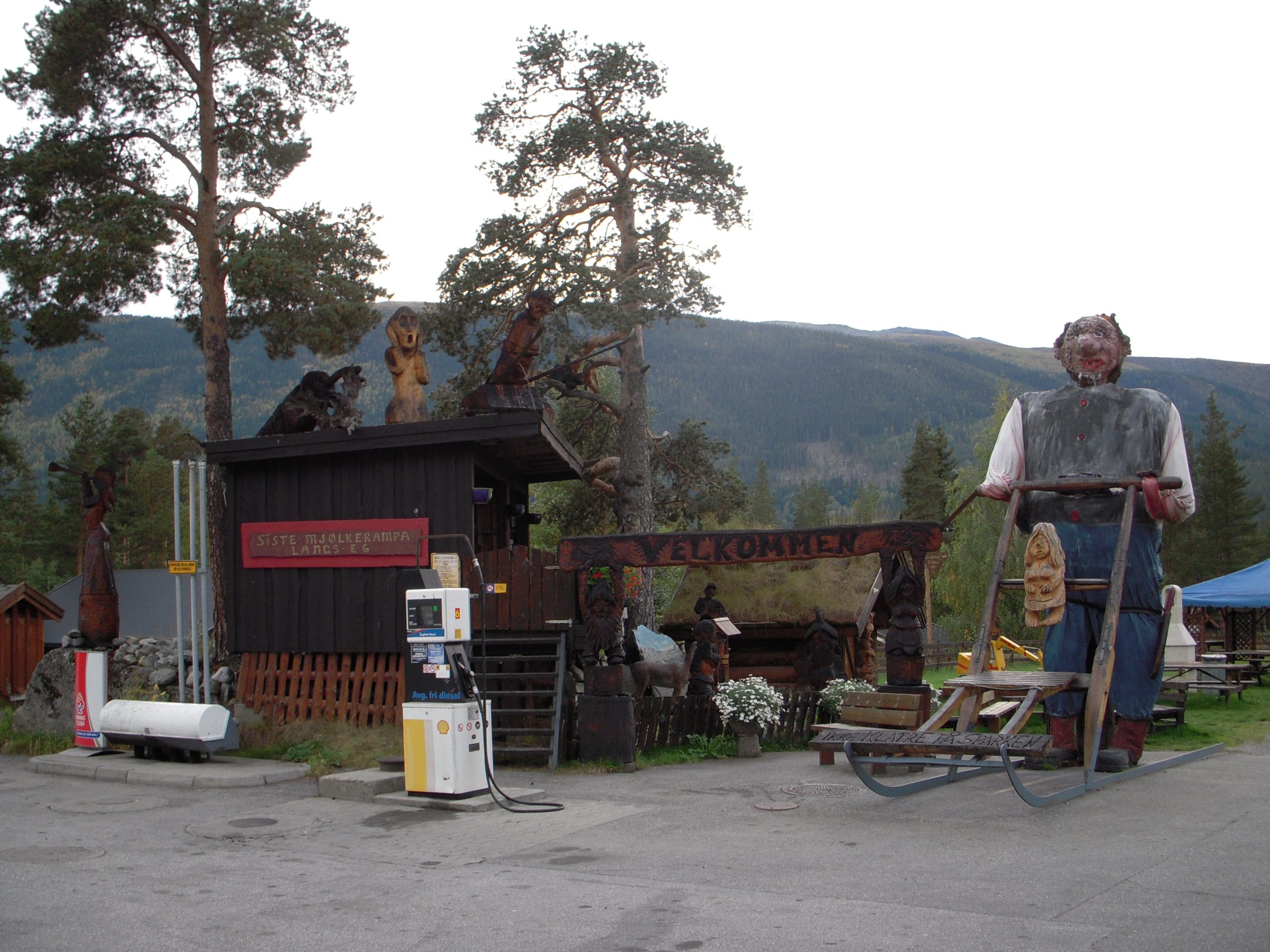 Paré en una gasolinera de Noruega y me encontré rodeada de trolls