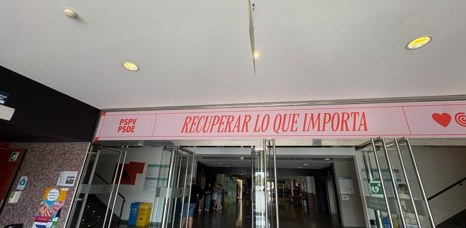 Vox denuncia el asalto político y el adoctrinamiento del PSOE en la Facultad de Educación de la Universidad de Alicante