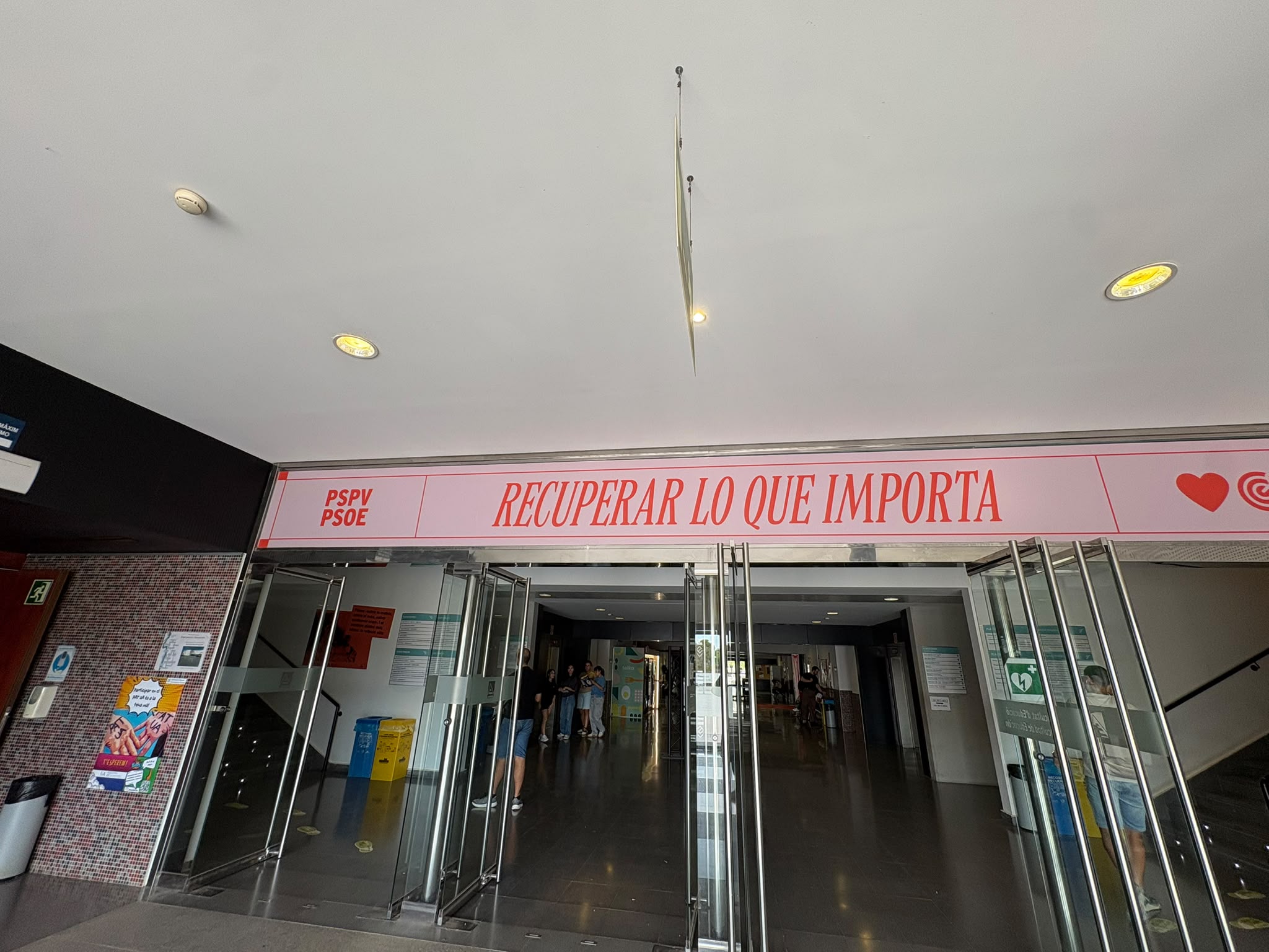 Vox denuncia el asalto político y el adoctrinamiento del PSOE en la Facultad de Educación de la Universidad de Alicante