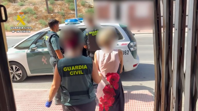 La Guardia Civil libera en Alicante a dos víctimas de explotación sexual y detiene a un matrimonio por trata de seres humanos