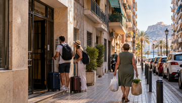 Alicante reduce un 11,3 % las plazas de pisos turísticos