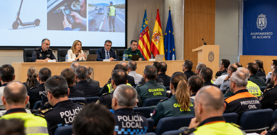 Alicante reúne a 100 agentes en un congreso de seguridad vial
