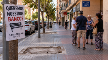 Alicante: vecinos reclaman los 10 bancos retirados de Suárez Llanos