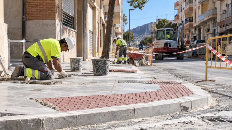 Aspe reforma 82 esquinas de La Serranica: calles y obras