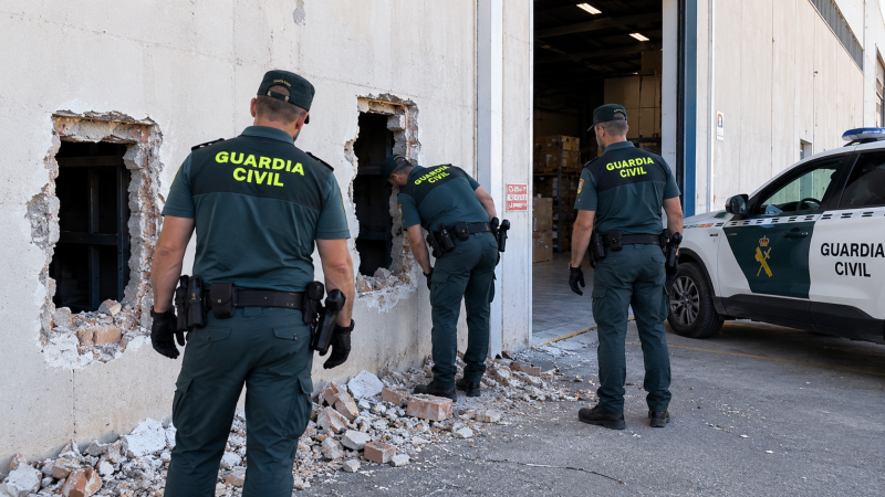 Cuatro detenidos por robar casi 9.000 euros en dos naves de Altea