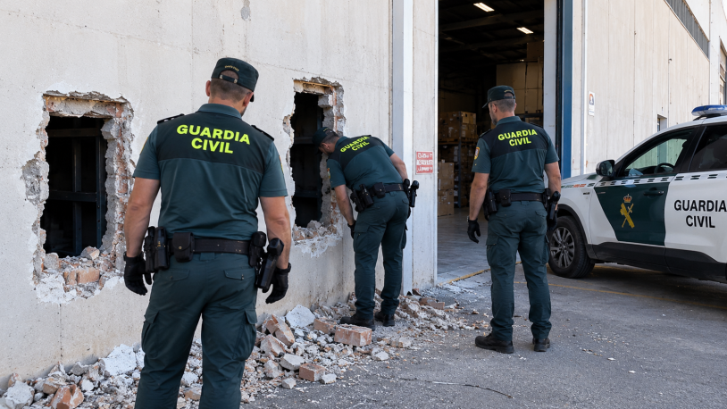 Cuatro detenidos por robar casi 9.000 euros en dos naves de Altea
