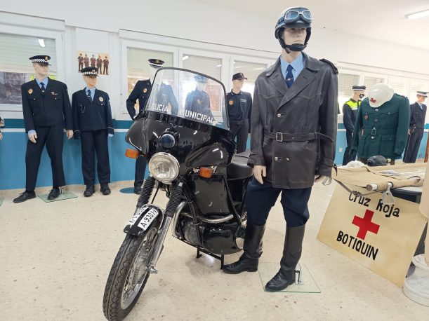 La Policía Local de Novelda recupera una motocicleta histórica para su museo La Policía Local de Novelda recupera una motocicleta histórica para su museo