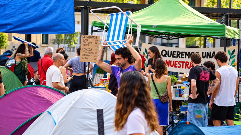 La acampada por la vivienda continúa en Alicante con unas 40 tiendas en la Montañeta