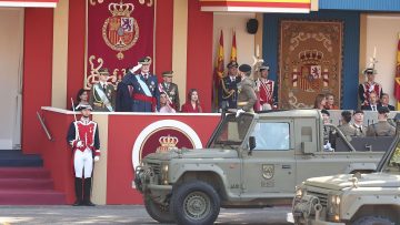 Felipe VI preside el desfile del 12 de octubre de 2026 marcado por los abucheos a Sánchez y la crisis de Ceuta
