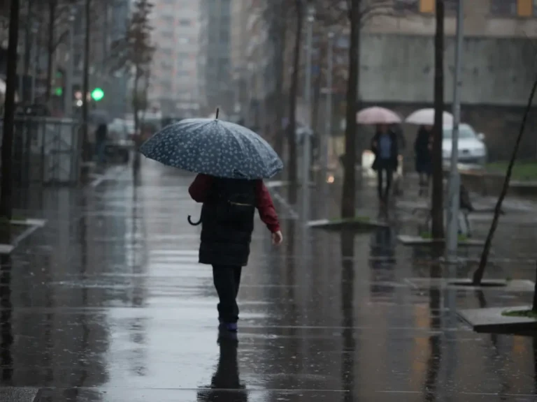Localizan sola y en pañales bajo la lluvia a una niña con autismo perdida en San Miguel de Salinas