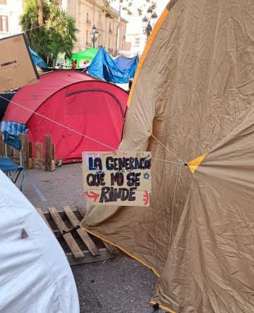 Más vale un lápiz corto que una memoria larga. 