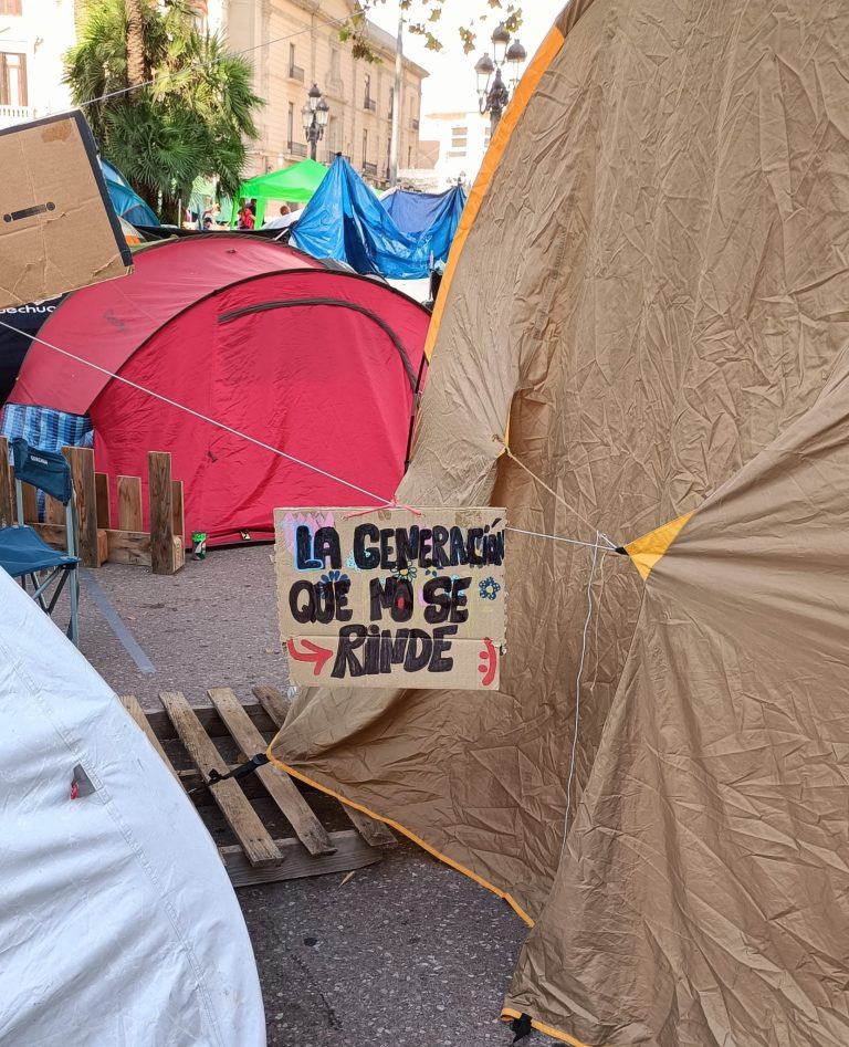 Más vale un lápiz corto que una memoria larga. 