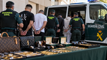 Robaban oro a ancianas y presumían de lujo: 7 detenidos