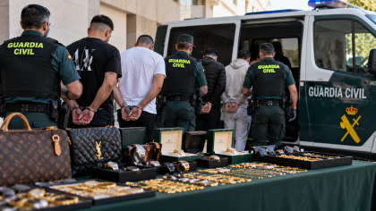 Robaban oro a ancianas y presumían de lujo: 7 detenidos